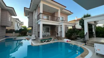 Charming Calis home with huge shared swimming pool